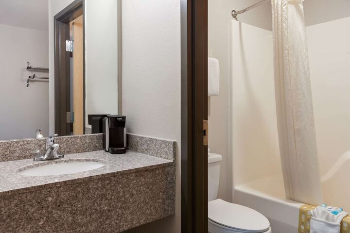 Room 15 of 28