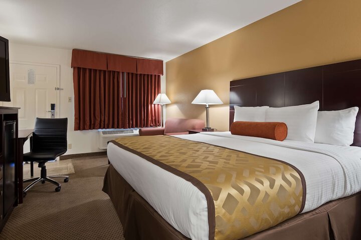 Room 11 of 26