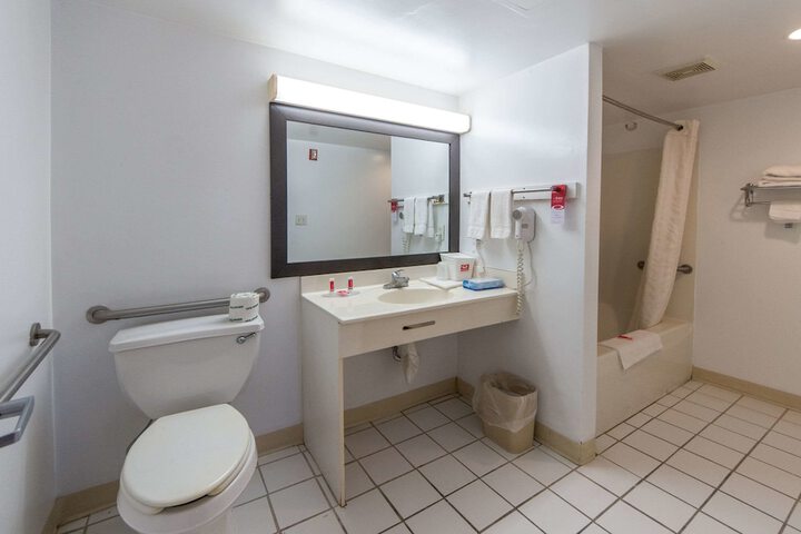 Room 9 of 24