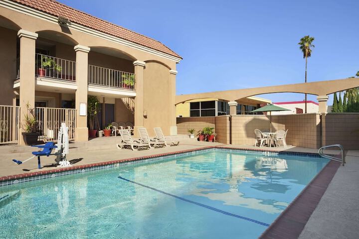 Pool 5 of 37