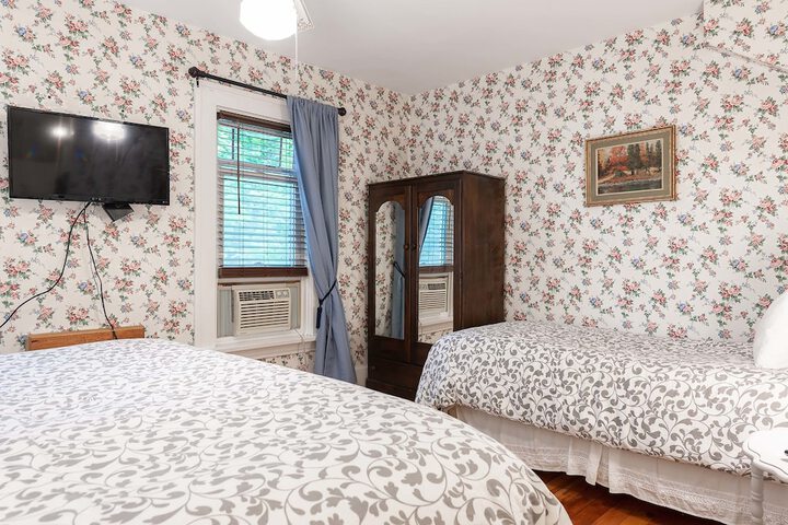 Room 35 of 115