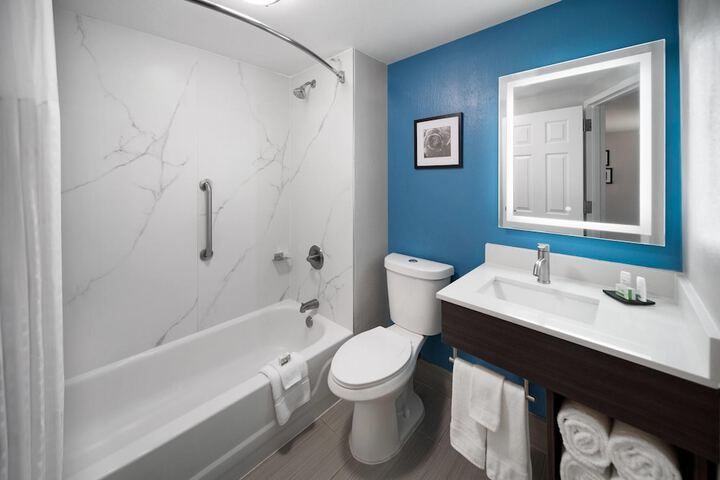 La Quinta Inn & Suites by Wyndham Houston Stafford Sugarland