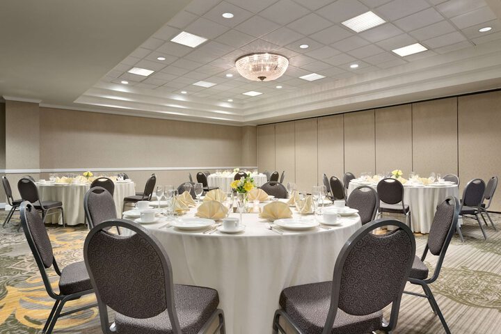 Embassy Suites by Hilton Newark Wilmington South