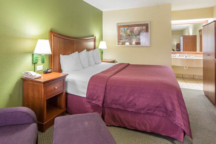 Room 10 of 30