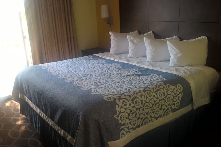 Days Inn & Suites by Wyndham Port Richey