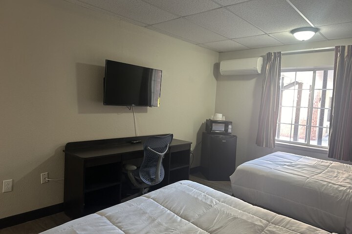 Room 27 of 38
