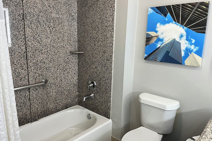 Room 9 of 28