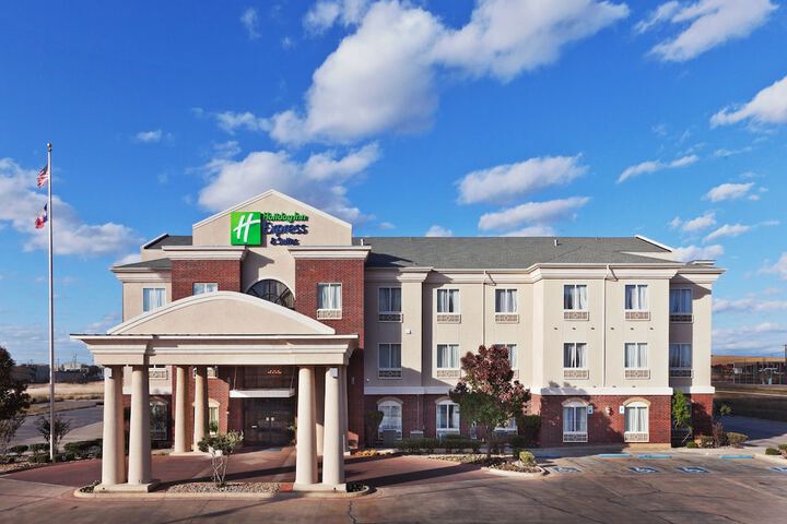 Holiday Inn Express & Suites by IHG