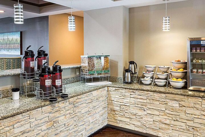 Comfort Suites near Tanger Outlet Mall