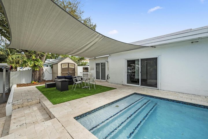 Stylish Aventura Home With Pool on Intercostal