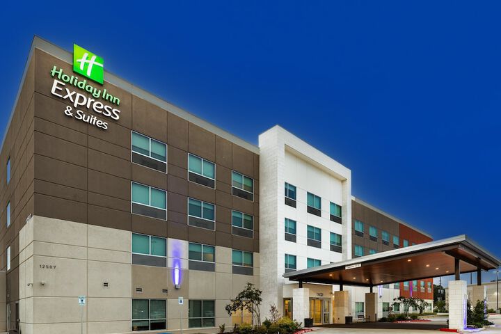 Holiday Inn Express & Suites Stafford NW - Sugar Land by IHG