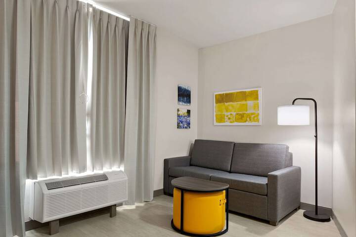 Room 21 of 32