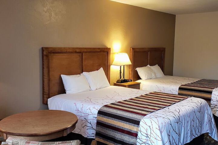 Room 25 of 77