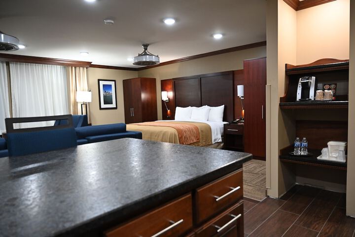 Giles Hotel Inn & Suites
