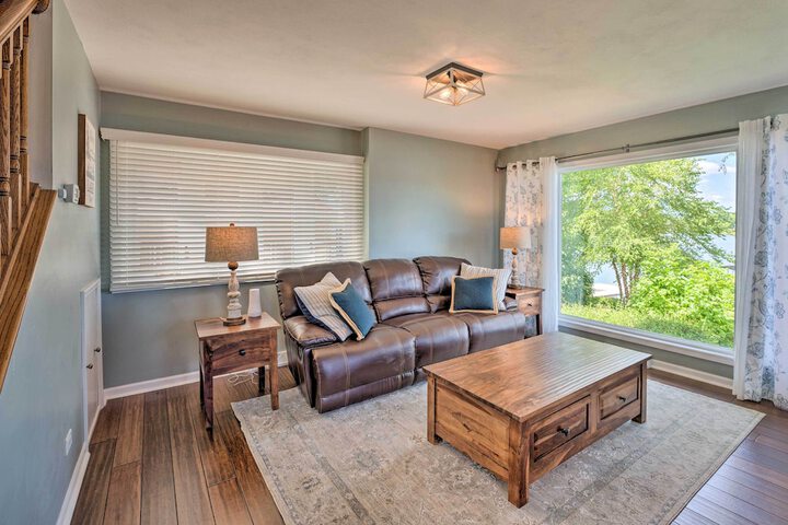 Lakefront Oasis w / Boat Dock Fire Pit, Grill