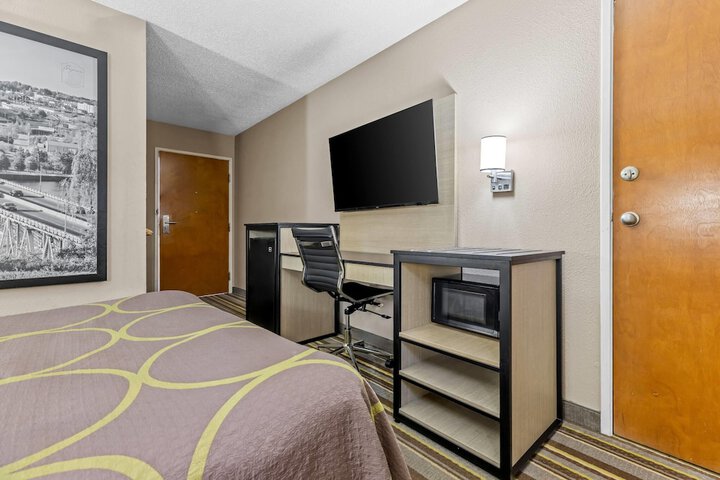 Super 8 by Wyndham Athens