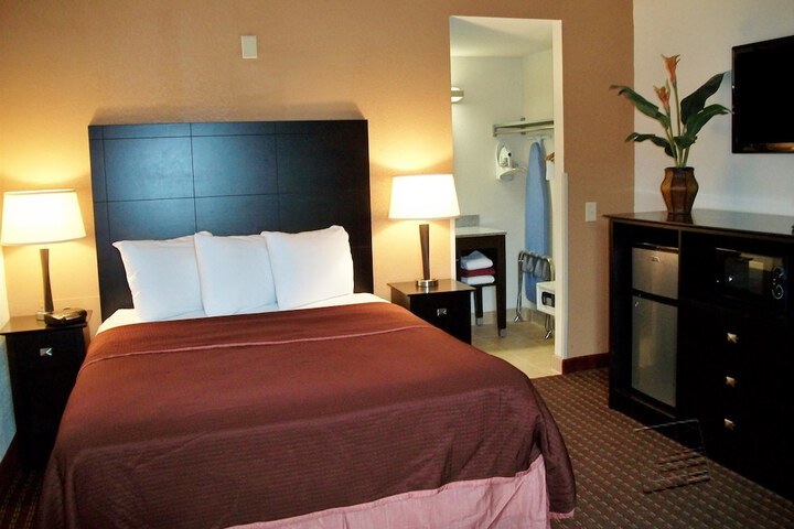 Room 10 of 12
