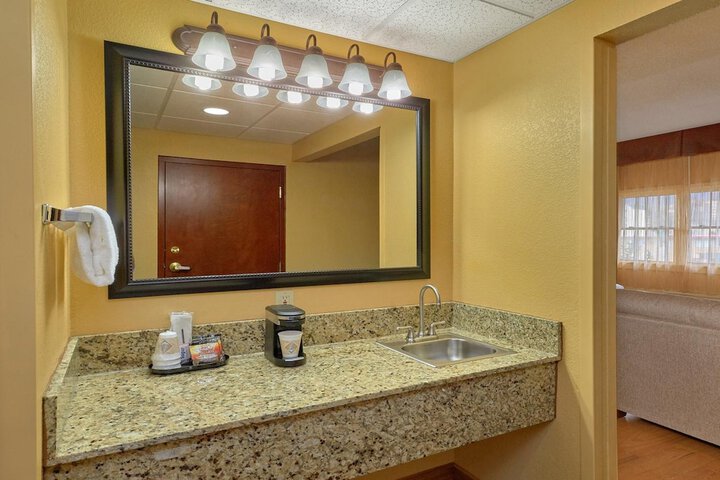 Room 12 of 32