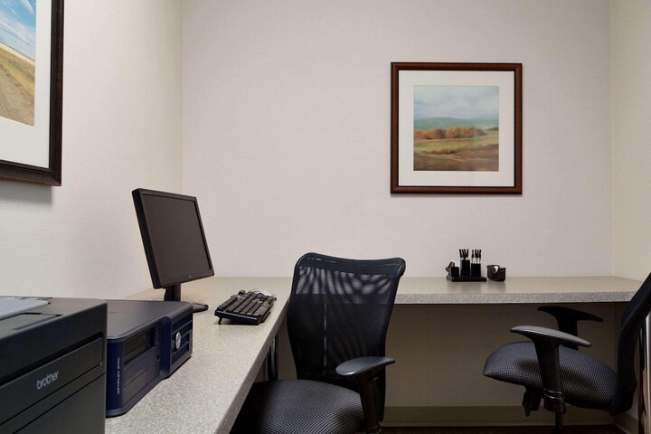 Business Center 28 of 28