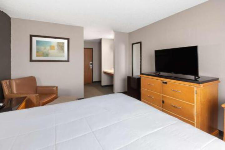 Smart Choice Inn and Suites