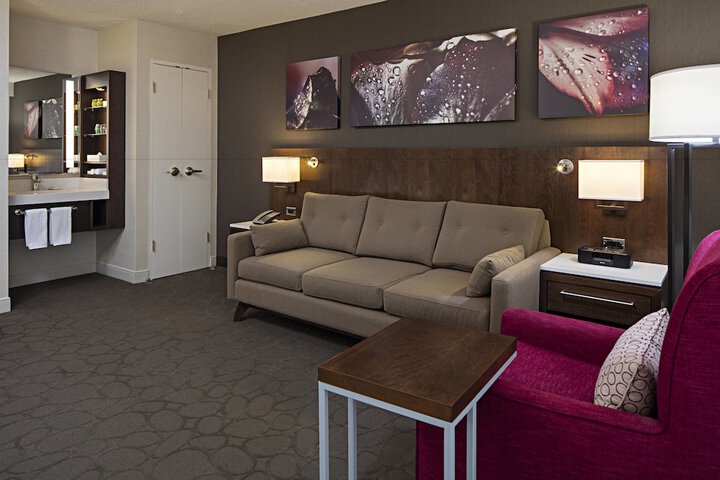 Room 40 of 77