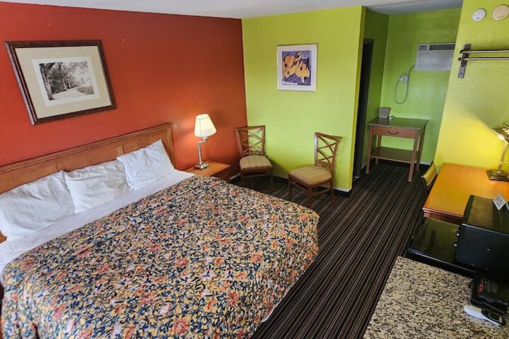 Room 17 of 32