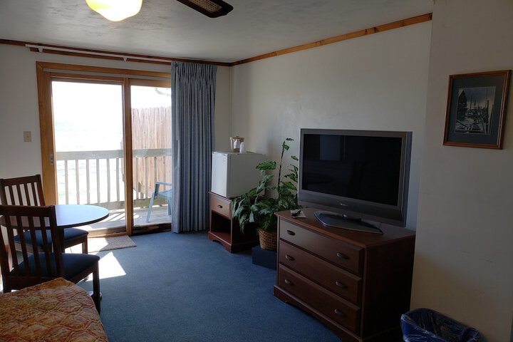 Algoma Beach Motel