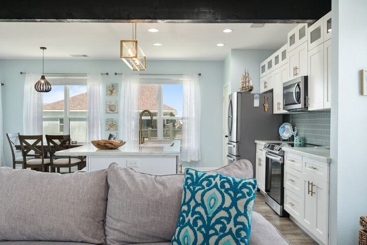 Sunrise Paradise 3 Bedroom Home by RedAwning
