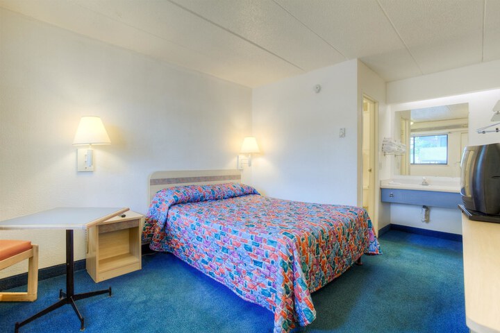 Room 35 of 47