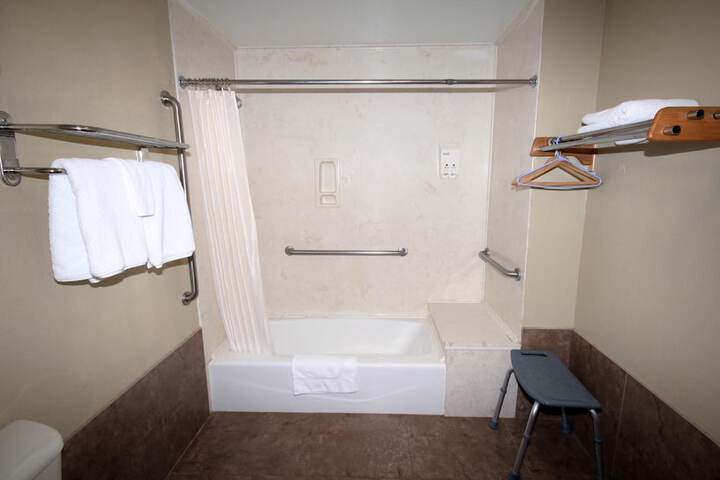 Room 21 of 28