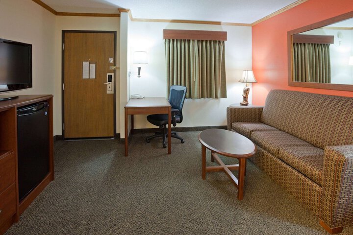 Room 28 of 48