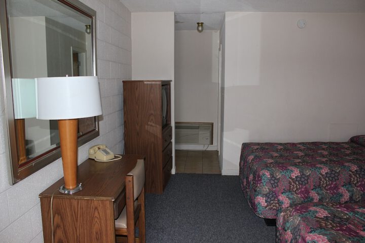 Room 16 of 39