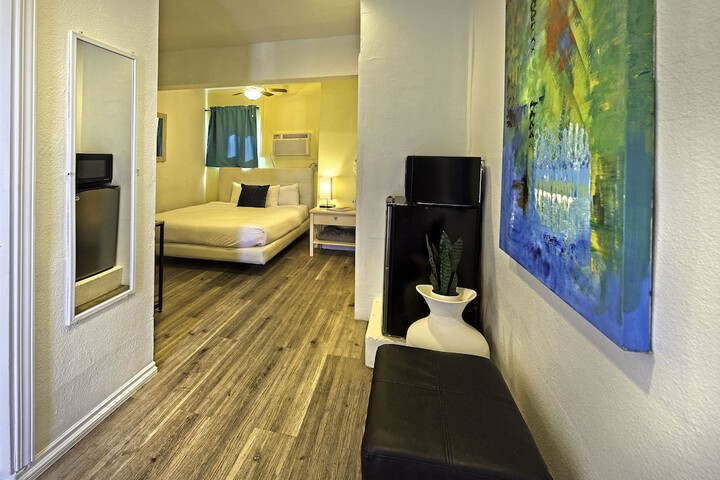 Room 33 of 53