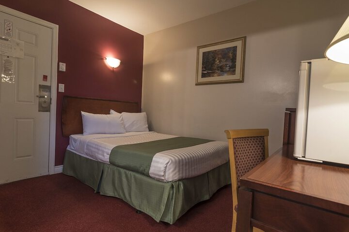 Room 32 of 57