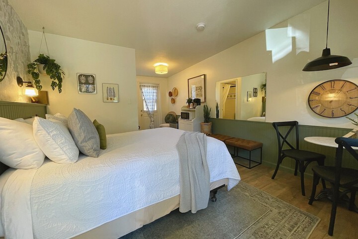 Emerald Valley Inn