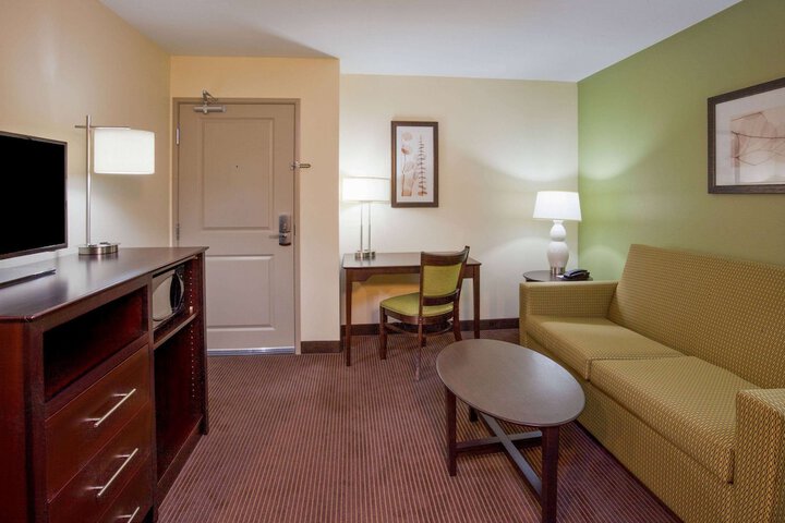 AmericInn by Wyndham Hartford SD