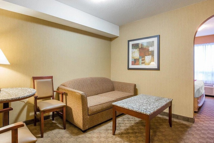 Comfort Inn & Suites