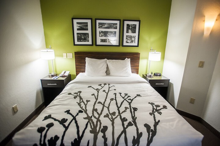 Room 22 of 53