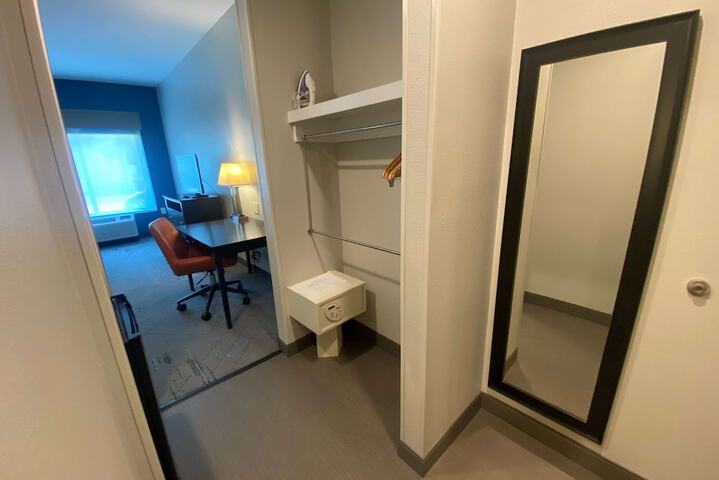 Room 25 of 63