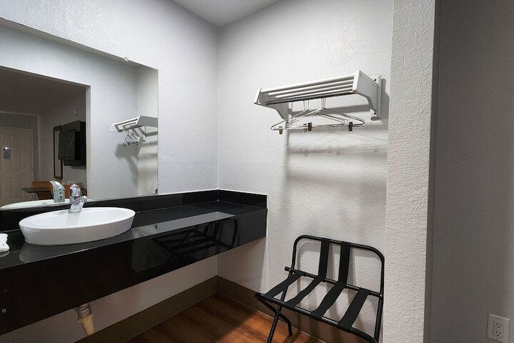 Room 21 of 31