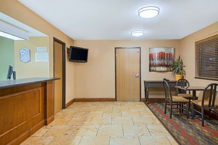 Super 8 by Wyndham Ripley