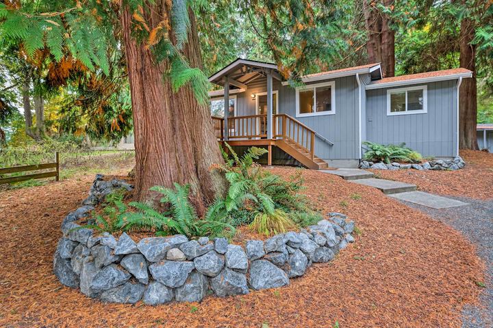 House w / Deck on Whidbey Island 1 Mi From Shore!