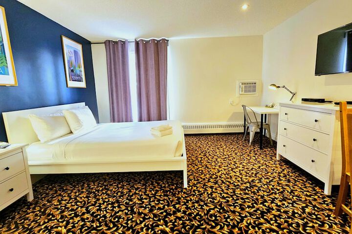 Room 43 of 174