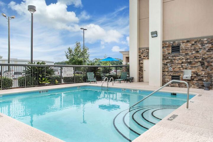 Pool 4 of 29