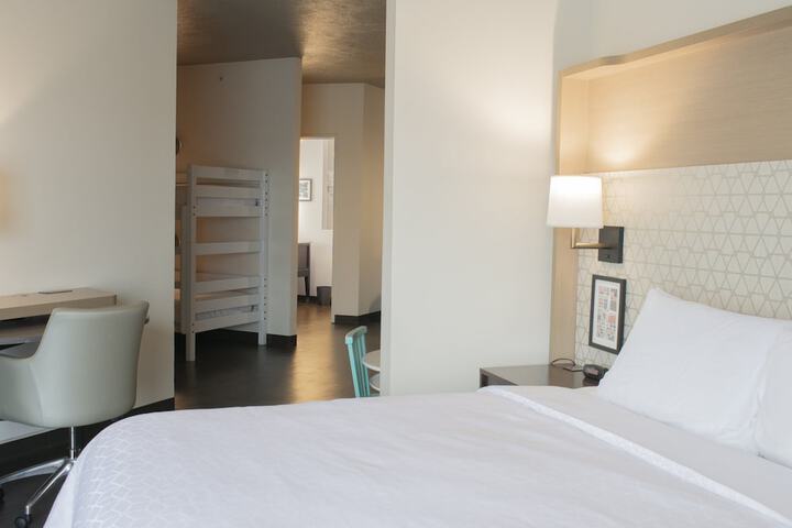 Room 27 of 67