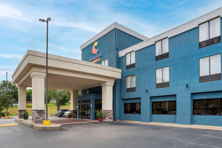 Comfort Suites Fultondale I-65 near I-22