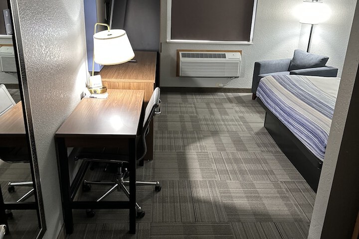 Room 25 of 72