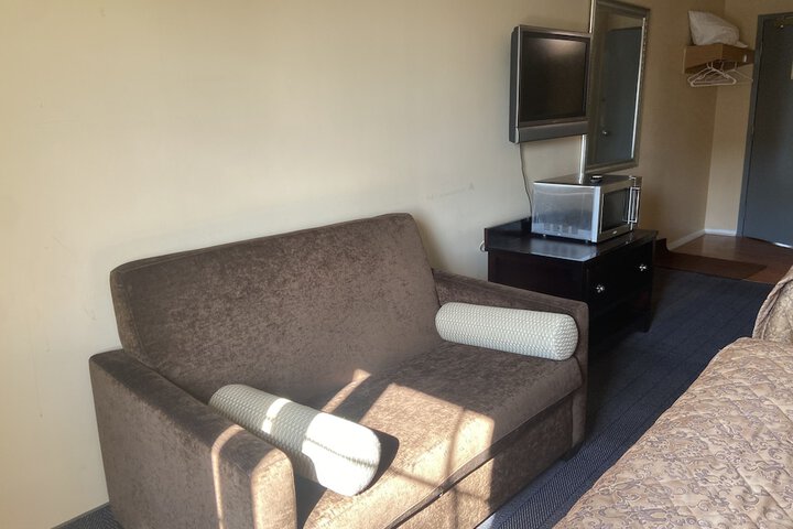 Room 9 of 17