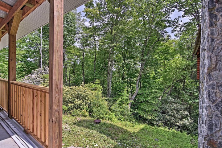 Wraparound Deck: Linville Mountain Cabin