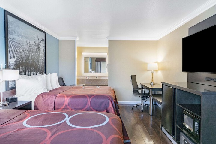 Room 21 of 34